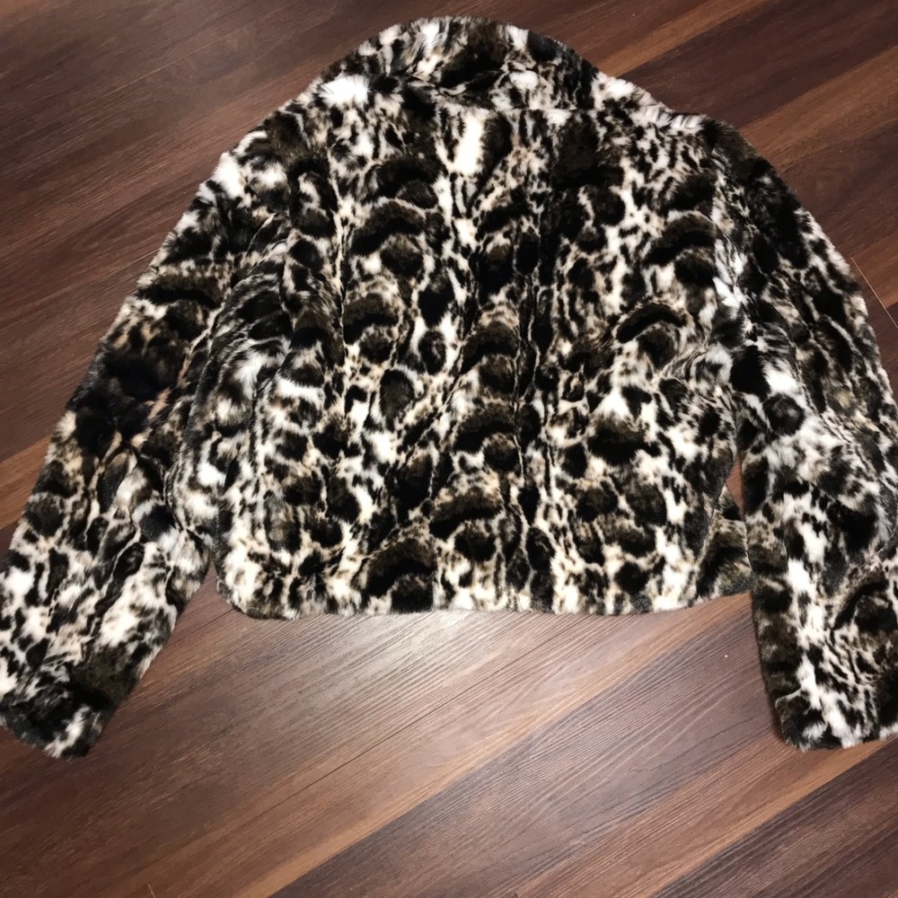 Band Of The Free Cropped Animal Print Faux Fur Jacket NWT - Picture 4 of 7